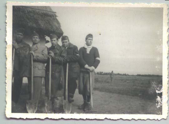 Karszalagos, civil ruhás muszosok, 1940